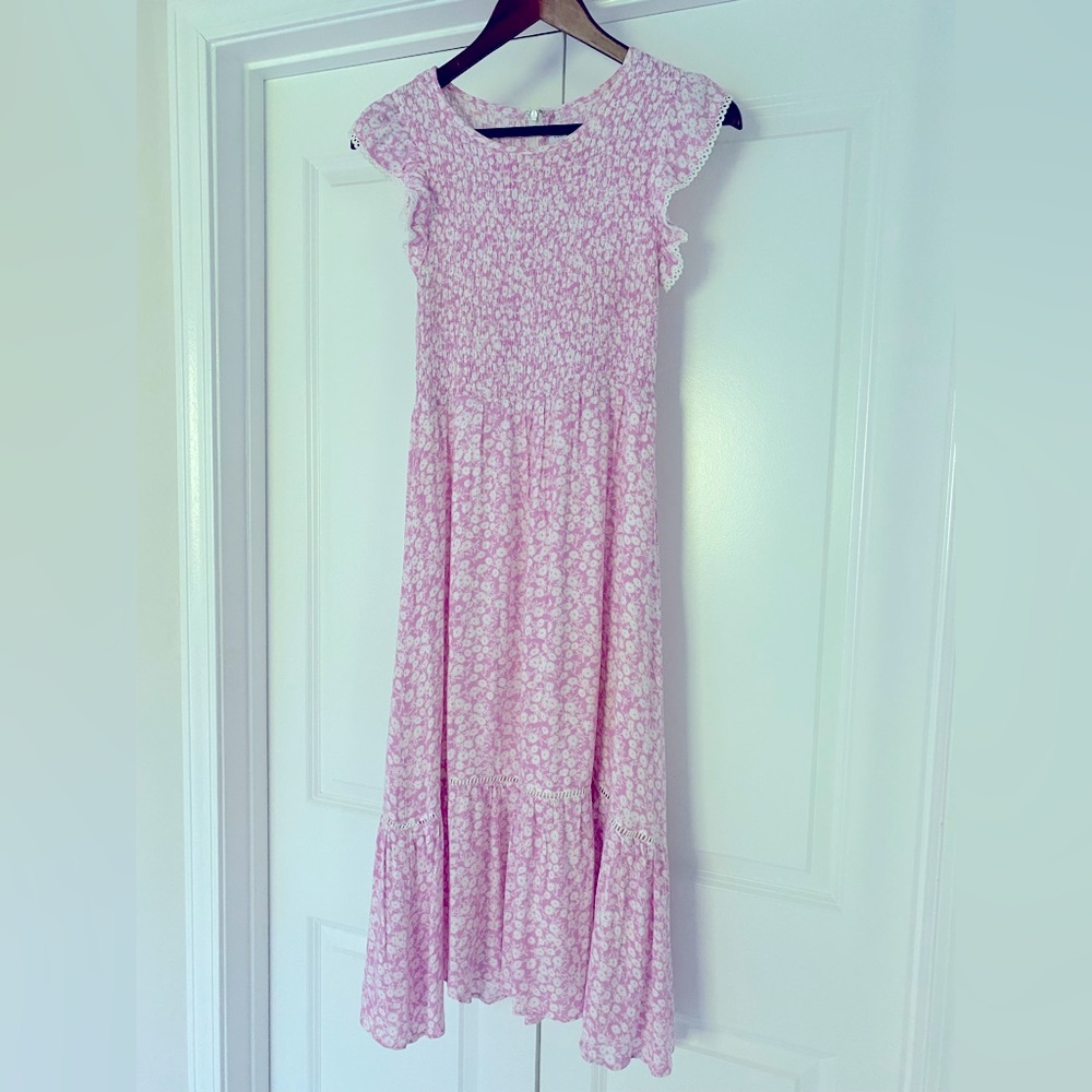Sweet dress. Stretchy, flowy, lightweight. Pretty, mid length. Size XS.